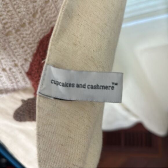 cupcakes & cashmere Ivory Linen White Rust Brown Crochet Pumpkins Table Runner - Picture 8 of 10